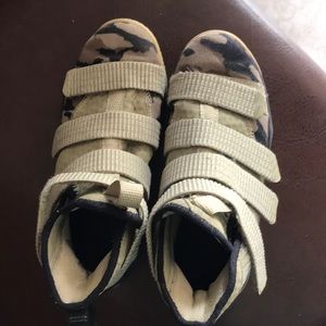Nike Soldiers VERY Clean NO SMELL RARELY WORN
